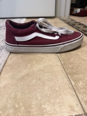 Womens Maroon Skate Sneakers with White Stripe - Brand: Vans